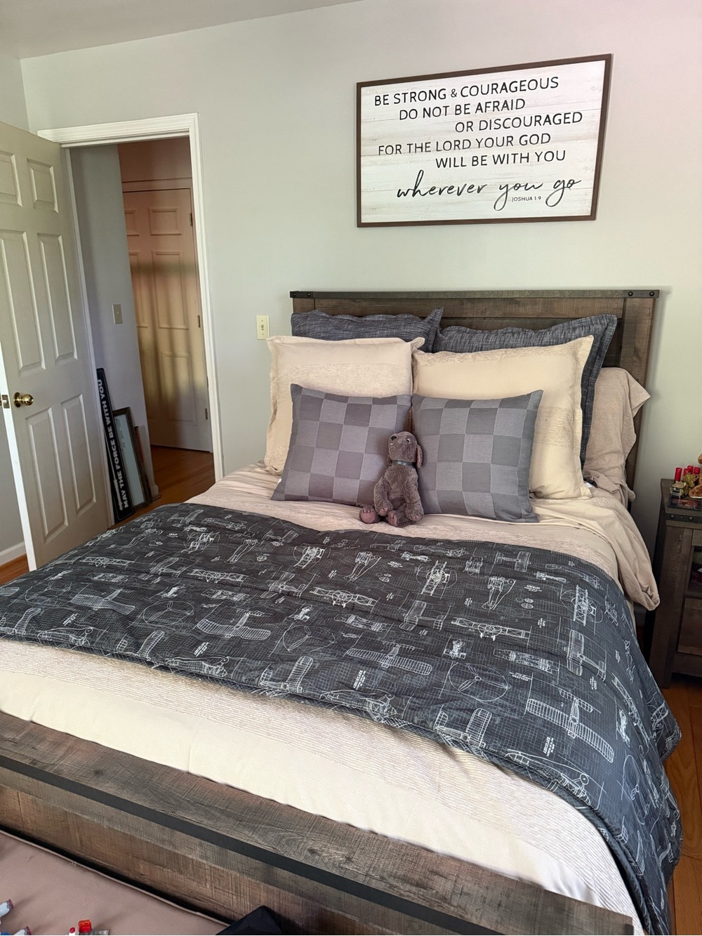 Beddys Halston Duvet Cover and Matching Full Size Shams